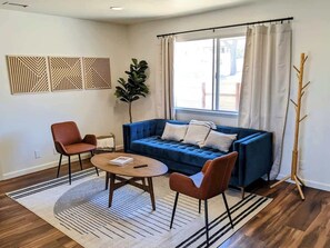 TV, offices - Desert Dawn: Pet-Friendly |Modern Home|Spa & Bocce (Joshua Tree)