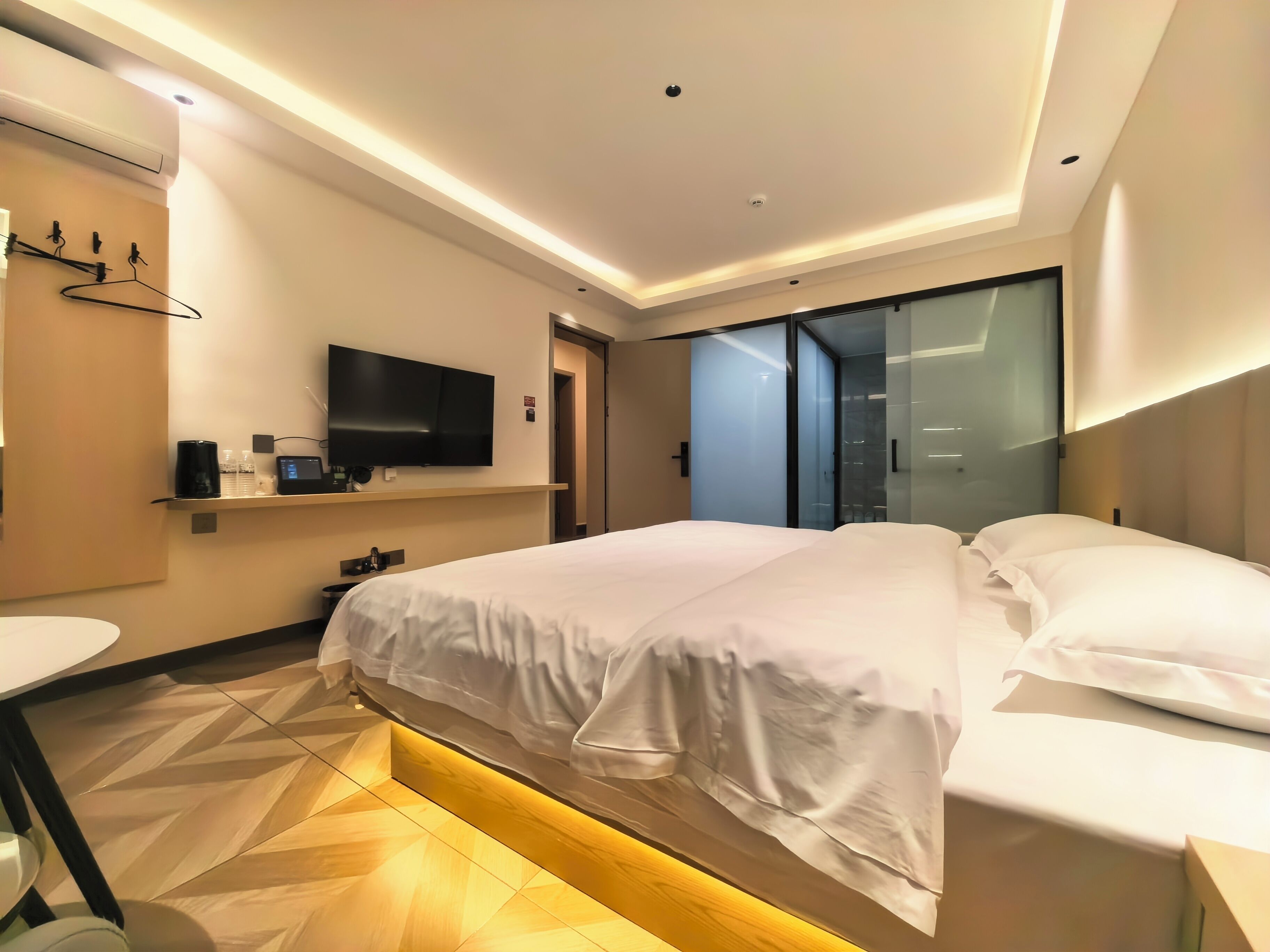 Desk, laptop workspace, free WiFi