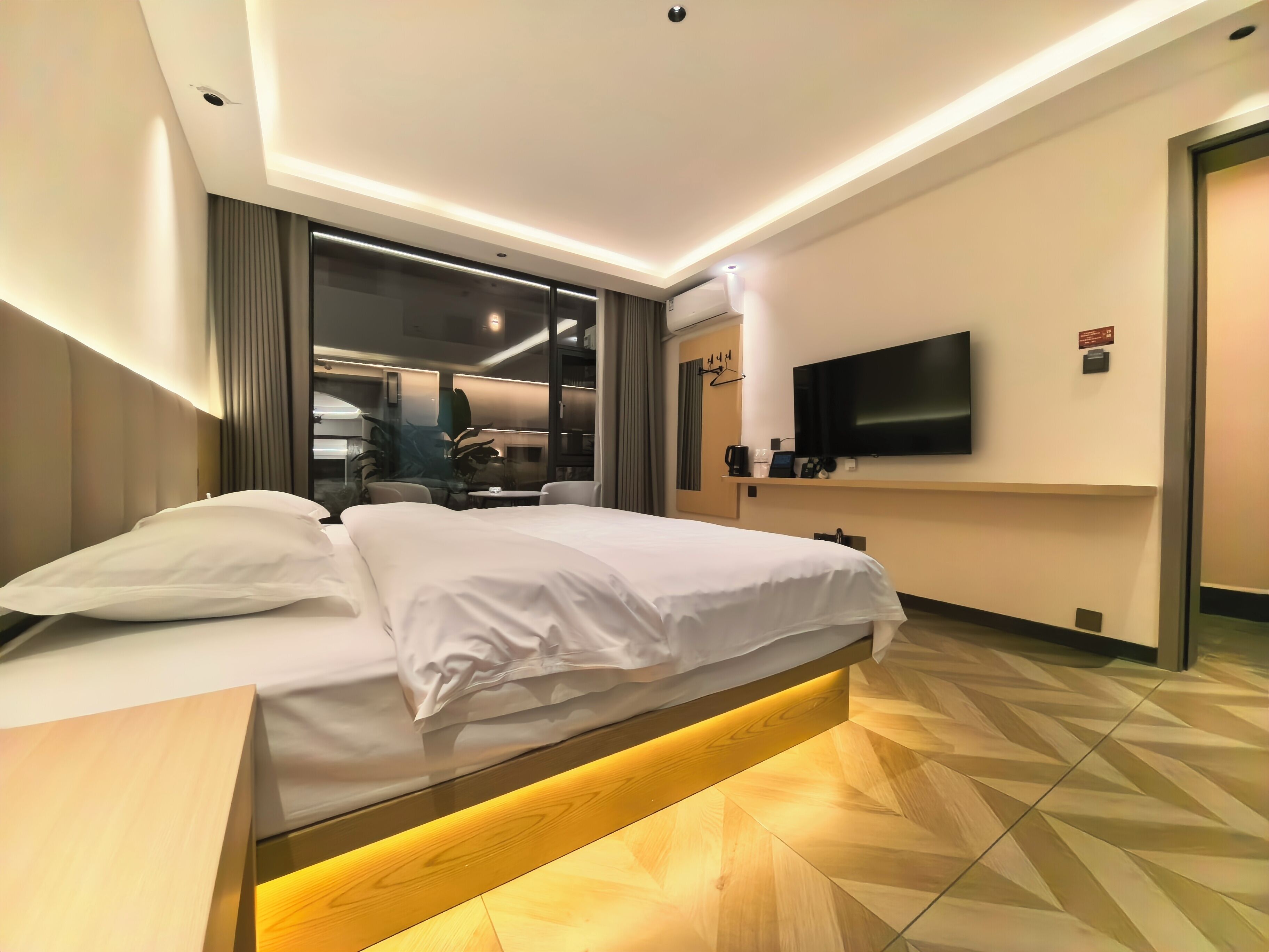 ห้องดีลักซ์ดับเบิล, เตียงคิงไซส์ 1 เตียง, วิวสวนหย่อม | โต๊ะทำงาน, พื้นที่ทำงานแบบใช้แล็ปท็อป, Wi-Fi ฟรี