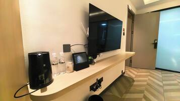 Habitación Deluxe doble, 1 cama de matrimonio grande, vistas al patio | Interior