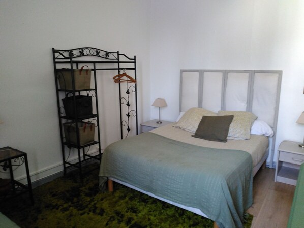 Fer et planche à repasser, Wi-Fi, draps fournis