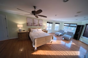 Tabla de planchar con plancha, wifi y ropa de cama 