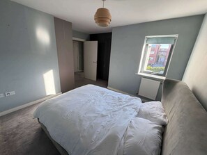 1 bedroom, Internet, bed sheets - Spacious 1BDR Apartment in Morden London (Greater London)