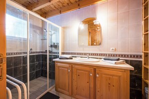 Shower, hair dryer, towels - Le Noyeray - Montagne - Proche Annecy (Faverges-Seythenex)