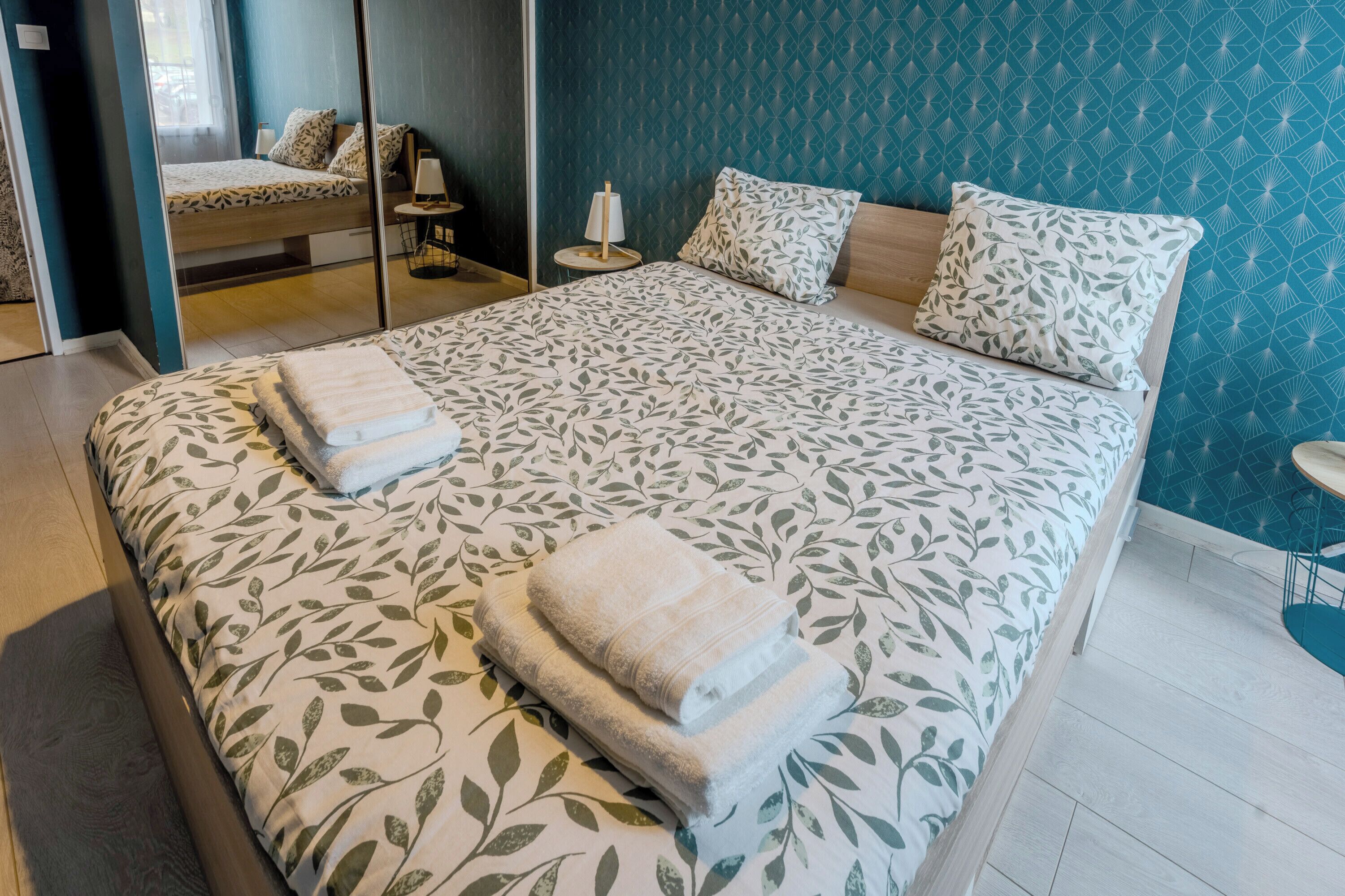 2 chambres, fer et planche à repasser, Wi-Fi, draps fournis