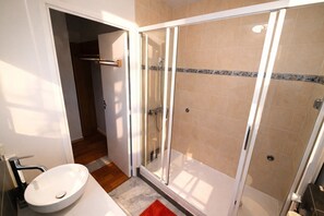 Shower, hair dryer, towels - Apartment 4 pers. 3 minutes from Clos Lucé (Amboise)