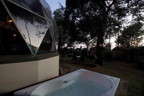 Shower, towels, toilet paper - LUMBAI GLAMPING MAZAMITLA (Mazamitla)