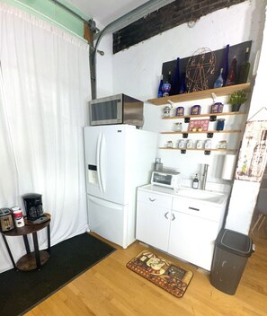 Interior - Ping Pong Table,Near downtown,Ohio City! (Cleveland)