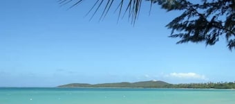 Beachfront & Private Pool Villa w/AC