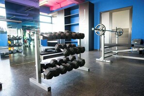 Fitness facility - Modern & Stylish City Stay for 4 | Double Parking (Monterrey)