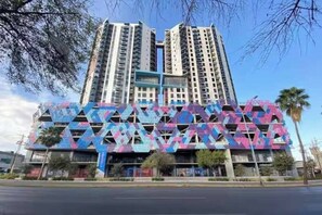 Exterior - Modern & Stylish City Stay for 4 | Double Parking (Monterrey)