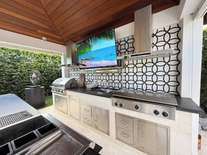 Terrace/patio - Greenview Villa/Luxury Heated Pool Home Golf View (Miami)