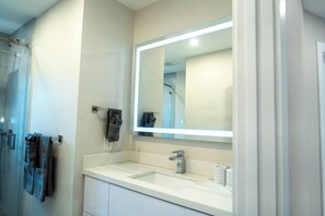 Shower, hair dryer, towels, soap - Greenview Villa/Luxury Heated Pool Home Golf View (Miami)