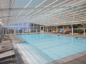 Alberca techada y alberca climatizada