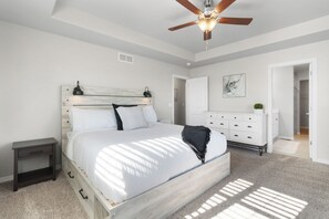 3 bedrooms, desk, iron/ironing board, free WiFi