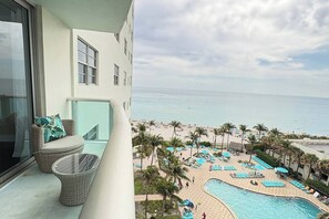 Pool - Beachfront 2br at The Tides - Great Views (Hollywood)