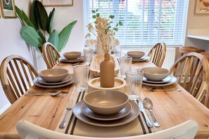 Dining - Stylish 4 bed home in Old Trafford next to MUFC (Stretford)