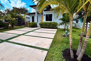Property grounds - EPIC Retreat Near Beach/Hard Rock/Private Backyard (Hollywood)