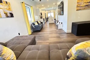 Living area - EPIC Retreat Near Beach/Hard Rock/Private Backyard (Hollywood)