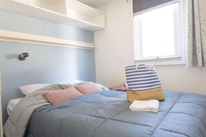 WiFi, bed sheets