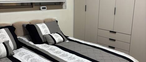 3 chambres, fer et planche à repasser, Wi-Fi, draps fournis