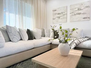 Living area - Elegant Cape Coral Retreat Sleeps 8 (Cape Coral)