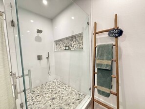 Dusche, Haartrockner, Seife