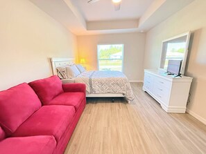 Iron/ironing board, WiFi, bed sheets - New 4-Bedroom Home – Perfect for Your Stay! (Lehigh Acres)