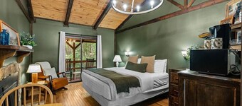 The Lost Compass - Suite #1 - Cozy Cabin Retreat