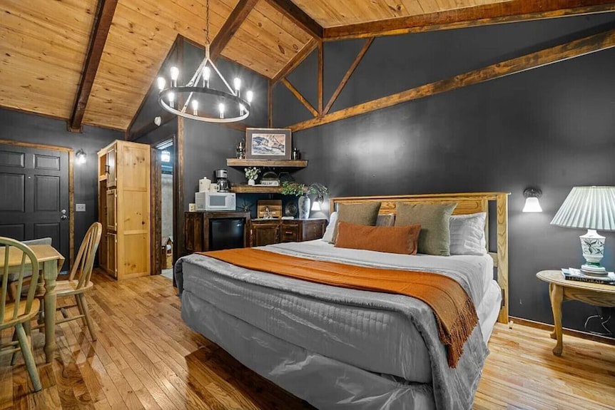 The Lost Compass - Suite #4 - Cozy Cabin Retreat - Helen, GA