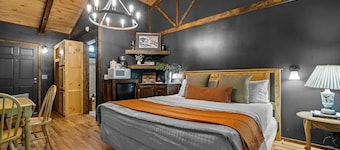 The Lost Compass - Suite #4 - Cozy Cabin Retreat