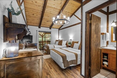 The Lost Compass - Suite #3 - Cozy Cabin Retreat