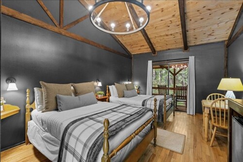 The Lost Compass - Suite #2 - Cozy Cabin Retreat