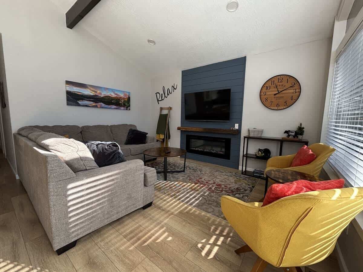 TV, peis og kontorer