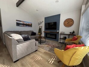 TV, peis og kontorer