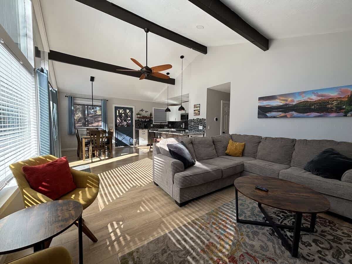 TV, peis og kontorer