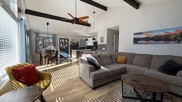 TV, peis og kontorer