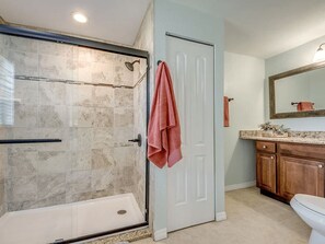 Bathroom - Casa Tiki - Pool, Canal, Dock, Tiki Hut, Bar & BBQ (Cape Coral)