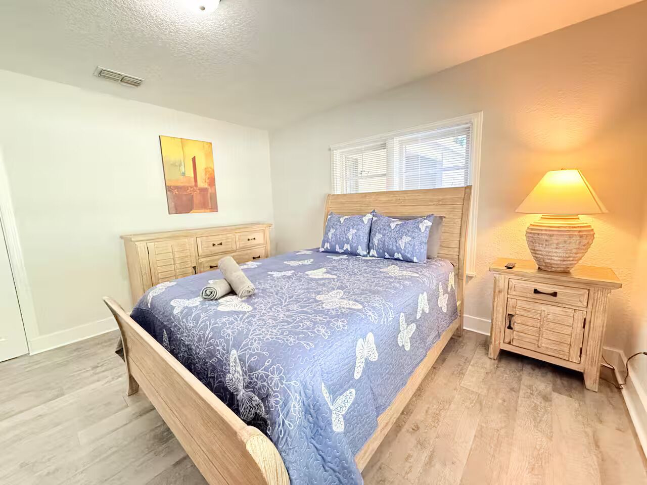 Iron/ironing board, WiFi, bed sheets