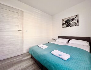 Apartamento Confort, balcón | Cortinas opacas, tabla de planchar con plancha, wifi gratis