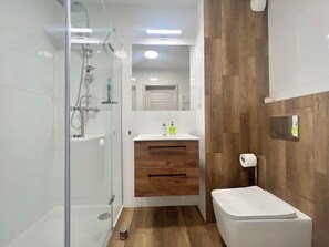 Comfort Apartment, Balcony | Bathroom - Apartamenty Latarników Q4 Apartments (Gdańsk)