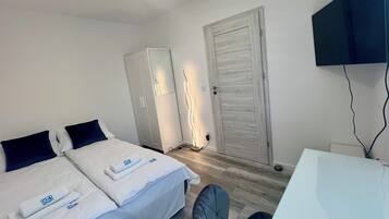 Comfort Apartment, Balcony | Blackout curtains, iron/ironing board, free WiFi