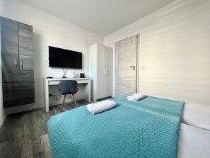Apartamento Confort, balcón | Cortinas opacas, tabla de planchar con plancha, wifi gratis