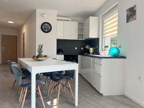 Comfort Apartment, Balcony | Dining - Apartamenty Latarników Q4 Apartments (Gdańsk)