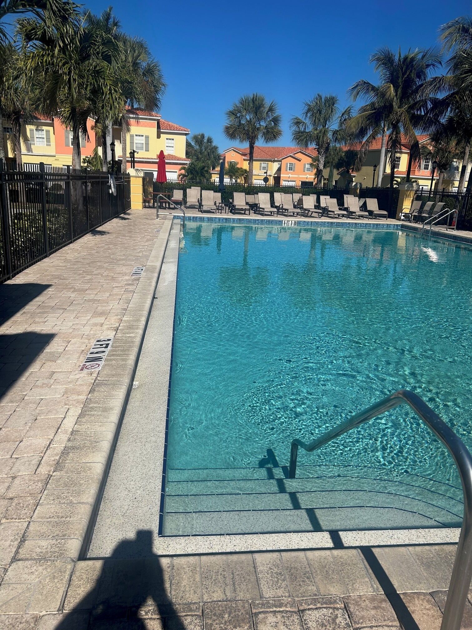 Alberca al aire libre y alberca climatizada