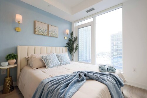 The Calm House | 5 mins Walk to Square One Mall