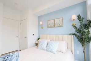 2 bedrooms, iron/ironing board, WiFi, bed sheets - The Calm House | 5 mins Walk to Square One Mall (Mississauga)