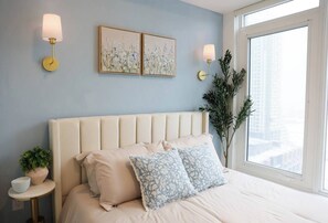 2 bedrooms, iron/ironing board, WiFi, bed sheets - The Calm House | 5 mins Walk to Square One Mall (Mississauga)