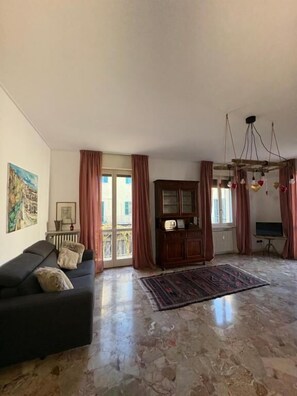 Appartement Deluxe, balcon, vue ville | Coin séjour
