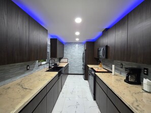 Microwave, oven, stovetop - Casa Martina 3BR Private pool. Near Hard Rock Casino & Stadium & Hollywood Beach (Hollywood)